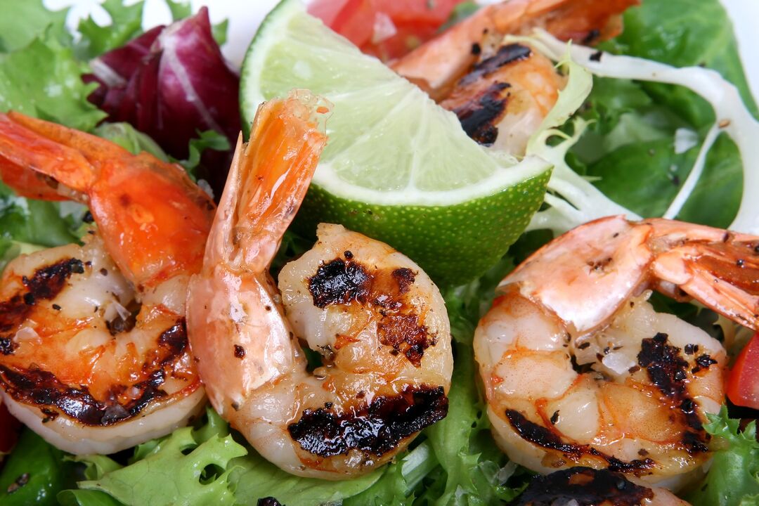 Shrimp - арыктоо үчүн белок диетасында белок булагы